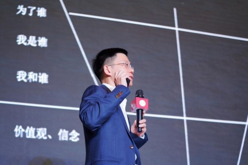 知名心理學(xué)作家盧熠翎：好的親密關(guān)系，兩人內(nèi)在的精神高度必須是對等的