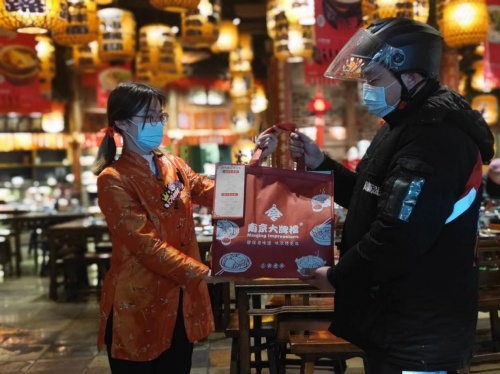 順豐同城聯(lián)合百大餐飲品牌打造年夜飯專送，助力萬(wàn)家團(tuán)圓！