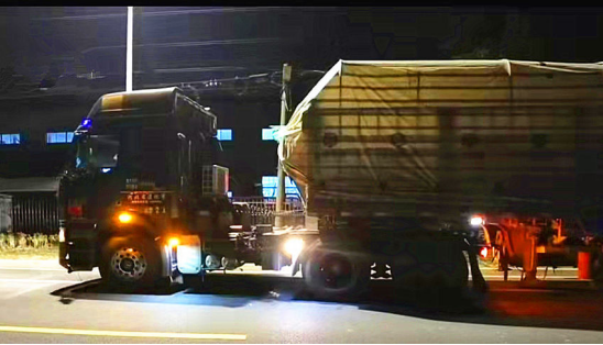 卡車司機(jī)王智芳：因?yàn)闈M幫 從行走高原回歸大道坦途