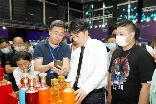 上榜《2021胡潤慈善榜》的辛選創(chuàng)始人辛巴，不僅僅捐了1.5億那么簡單