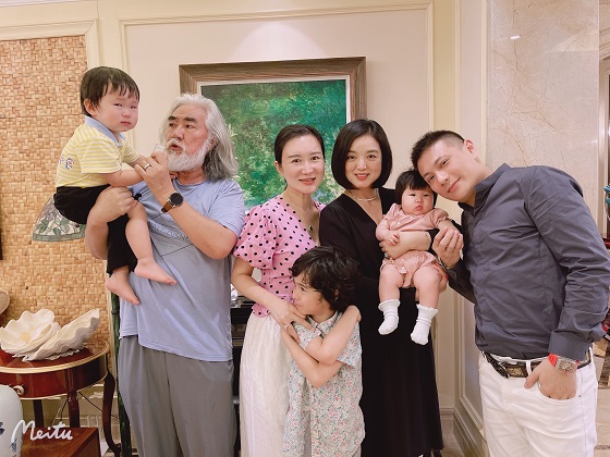 歌手白雪攜男友原藝三亞迎賓客，張紀(jì)中一家前來團(tuán)聚慶春節(jié)
