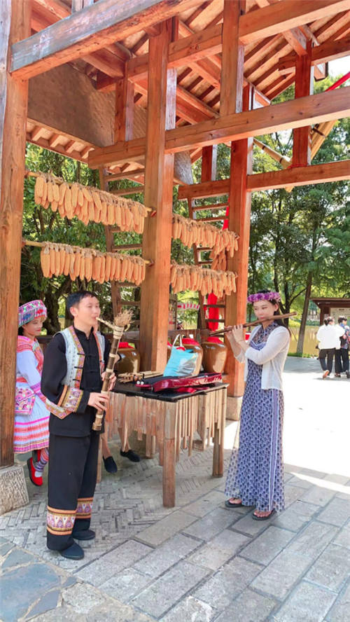 女博后抖音吹竹笛直播獲打賞收入，重拾對(duì)小眾國(guó)樂(lè)信心