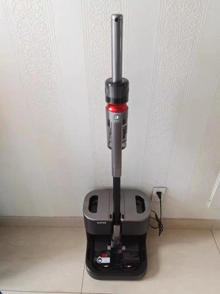 送了爸媽一臺(tái)蘇泊爾AP吸拖一體機(jī)，現(xiàn)在我家堪比五星級(jí)賓館