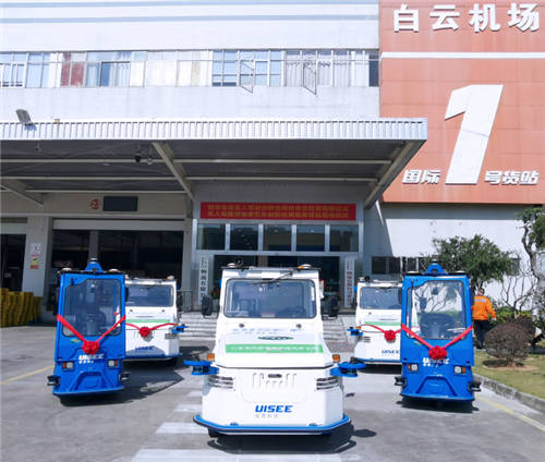 馭勢科技無人駕駛牽引車開啟廣州白云機(jī)場貨物運(yùn)輸
