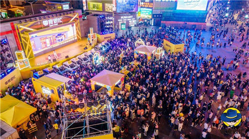 “零食經(jīng)濟(jì)”當(dāng)?shù)?，零食很忙門(mén)店破1000家，狂歡現(xiàn)場(chǎng)人氣圈粉