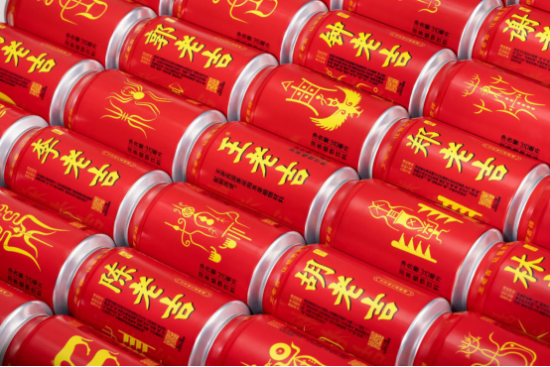 王老吉合理利用 “ 姓氏 “ 個(gè)性化，百家姓罐自帶破圈基因?qū)崿F(xiàn)超常擴(kuò)散