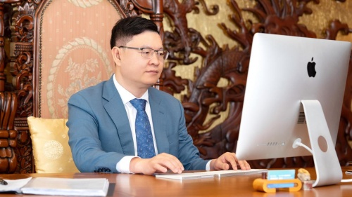 志之所趨，追光前行——記長信康和董事長劉岳霖