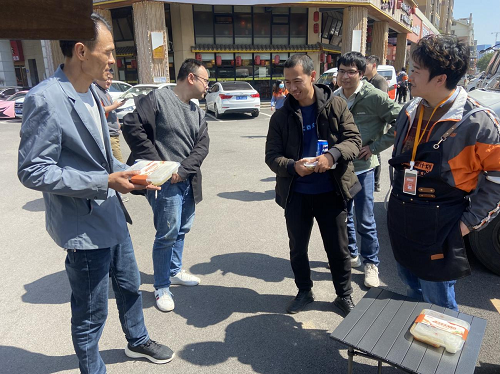 貨拉拉打造“貨車食堂”免費(fèi)餐車，走上長(zhǎng)沙街頭喊司機(jī)師傅按時(shí)吃飯