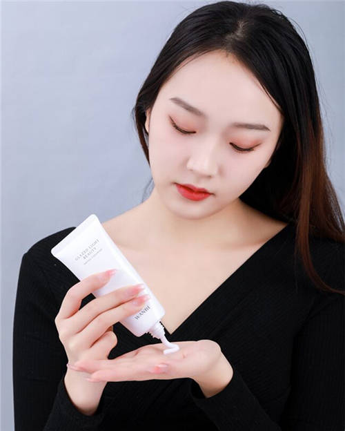 丸碧至美琉光潔顏乳，輕松洗出細膩舒爽好肌膚
