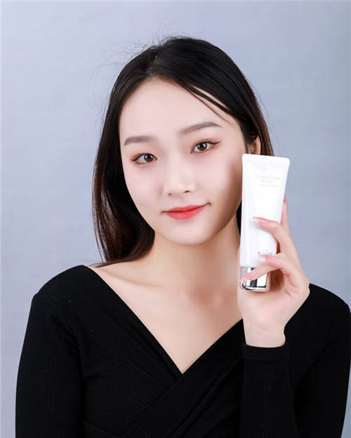 丸碧至美琉光潔顏乳，輕松洗出細膩舒爽好肌膚