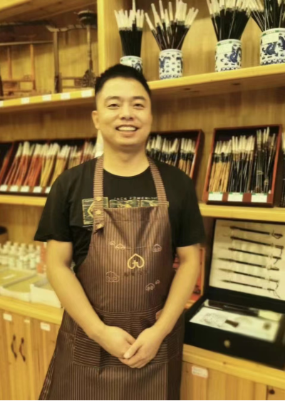 “華夏筆都”大學(xué)生返鄉(xiāng)創(chuàng)業(yè)做毛筆，淘特M2C模式3個月業(yè)績翻5倍1701.png