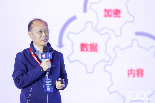 第十七屆中國(guó)IDC產(chǎn)業(yè)年度大典 資深互聯(lián)網(wǎng)研究專家，中國(guó)信通院云計(jì)算與大數(shù)據(jù)研究所所長(zhǎng)何寶宏