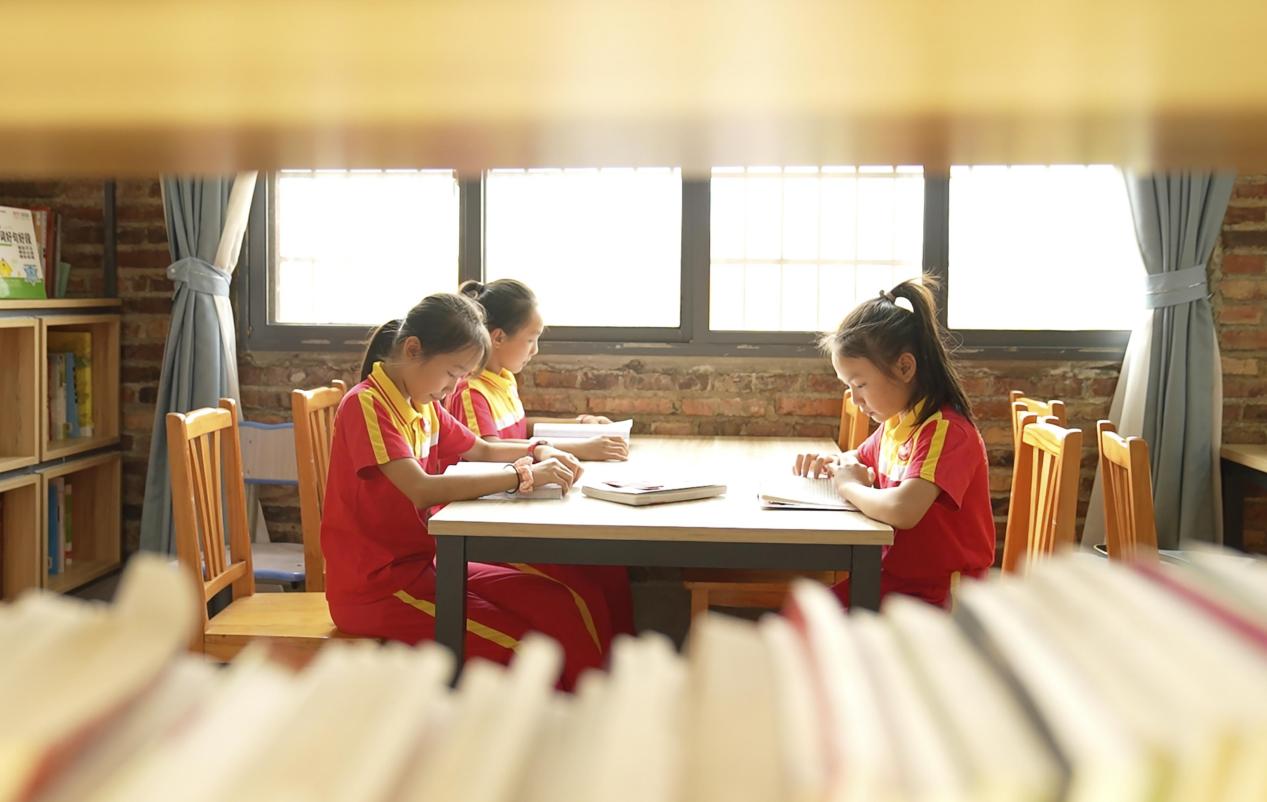 2022年9月5日，拼多多“為你讀書”公益捐贈行動走進湖南祁東啟航學(xué)校.jpg