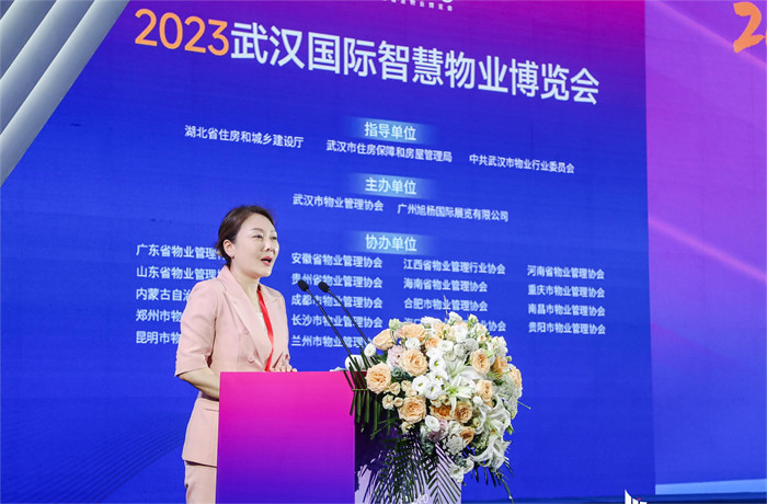 武漢市住房保障和房屋管理局黨組成員、副局長(zhǎng)、中共武漢市物業(yè)行業(yè)委員會(huì)黨委書(shū)記謝平.jpg