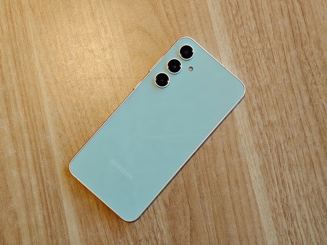三星Galaxy S23 FE上手 外觀經(jīng)典再次升級