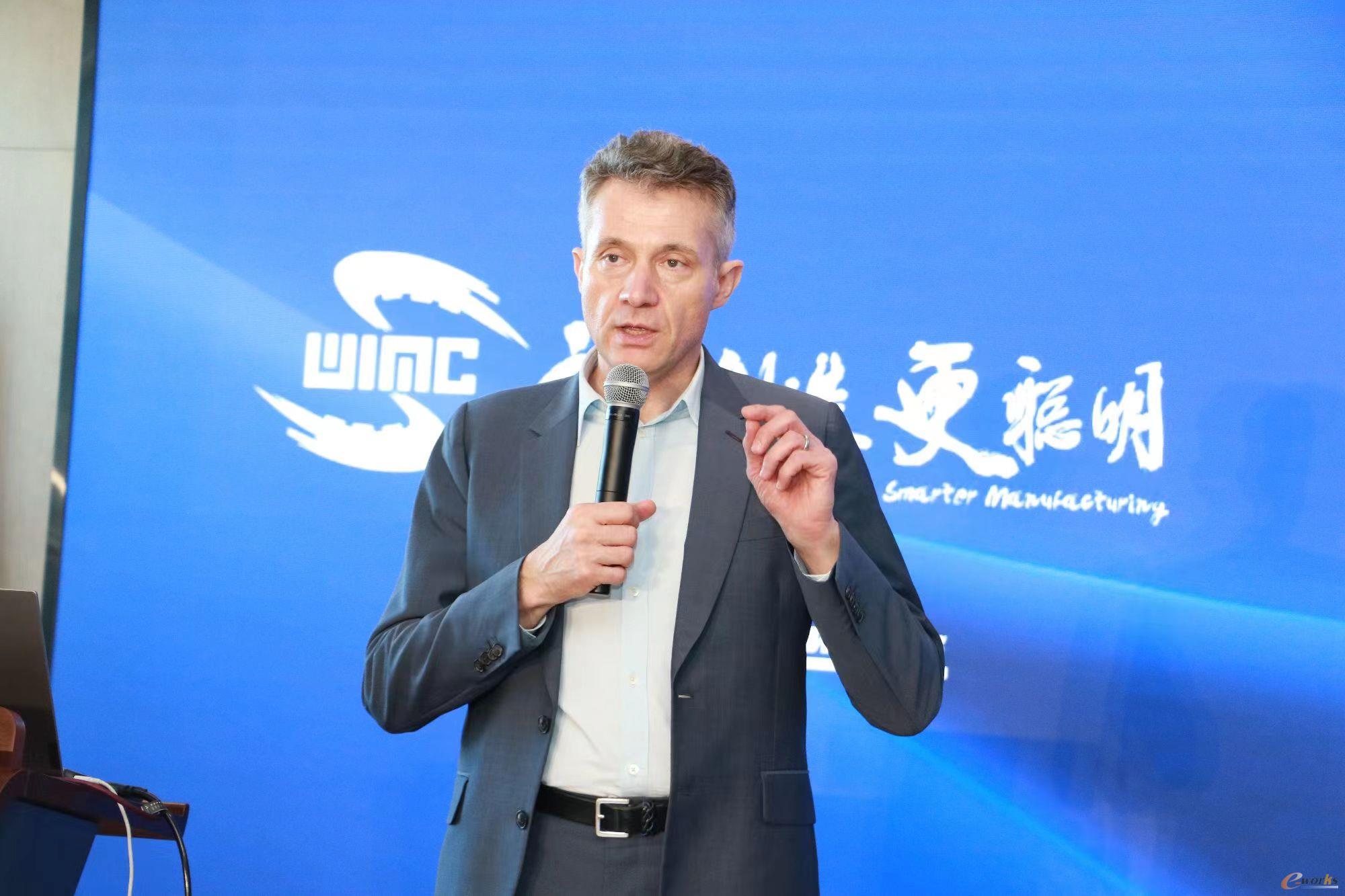 圖5 達索系統(tǒng)全球副總裁Philippe  BARTISSOL