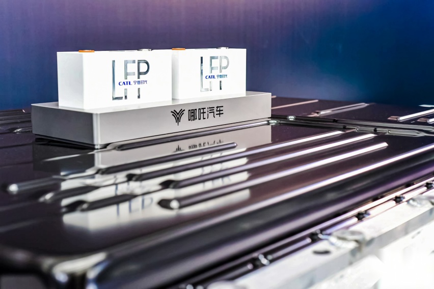 科技平權！哪吒L發(fā)布“掀桌價”12.99萬起