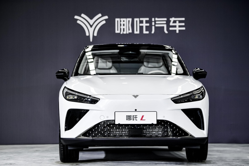 科技平權！哪吒L發(fā)布“掀桌價”12.99萬起