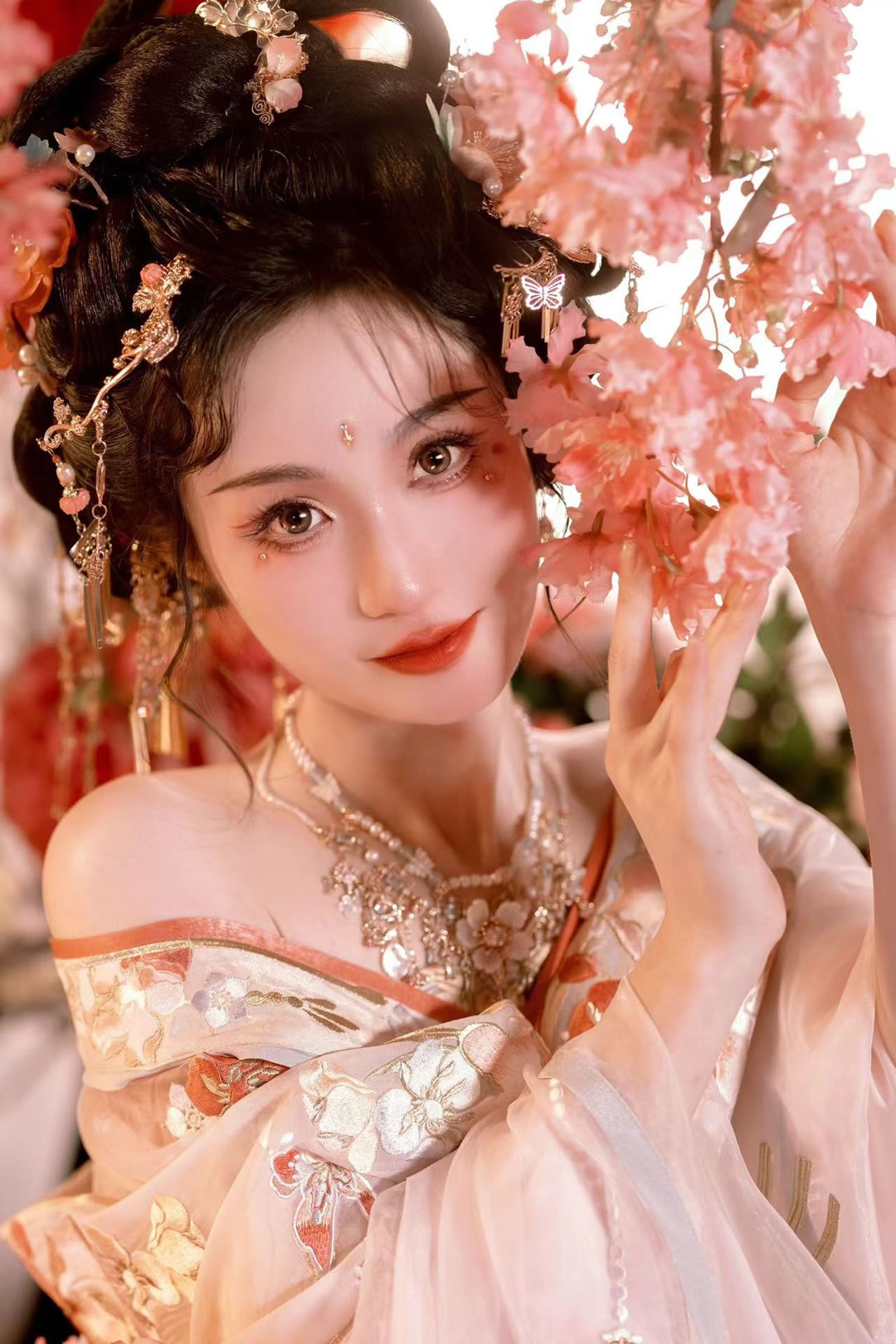 21小魚_Aisling-漢服-云想衣裳花想容，春風拂檻露華濃.jpg