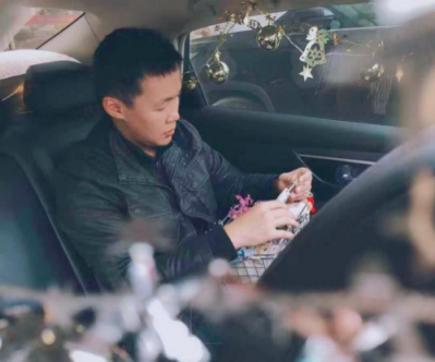 Skr人才，這年頭圣誕老人都開車了
