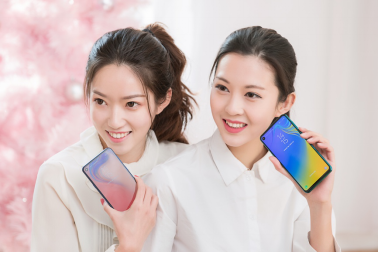 厭倦了劉海屏？看看僅售2799元的三星Galaxy A8s怎么樣