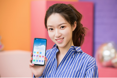 厭倦了劉海屏？看看僅售2799元的三星Galaxy A8s怎么樣