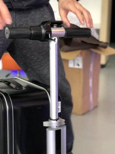 賣到斷貨的黑科技智能騎行旅行箱終于入手了！
