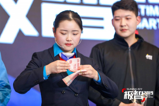 吃瓜群眾想問，4萬多人參加的年終party到底是個什么場面？