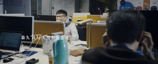 吃瓜群眾想問，4萬多人參加的年終party到底是個什么場面？
