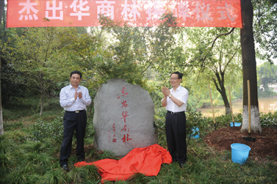 有感慈善回歸圣壇，盧俊卿再捐2億扶貧