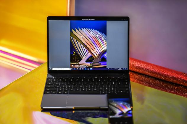 萬(wàn)眾期待新色來(lái)襲 深空灰華為MateBook 13筆記本今日首銷(xiāo)