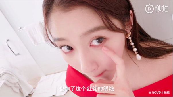 時尚icon關曉彤首支nova4拍攝vlog上線，甜蜜互動或?qū)⒃傧菩嘛L潮