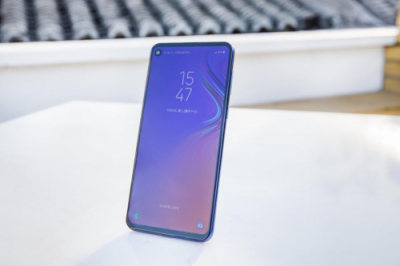 黑瞳全視屏+極致手感,三星Galaxy A8s真機上手體驗