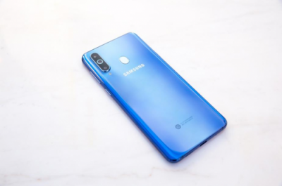 黑瞳全視屏+極致手感,三星Galaxy A8s真機上手體驗