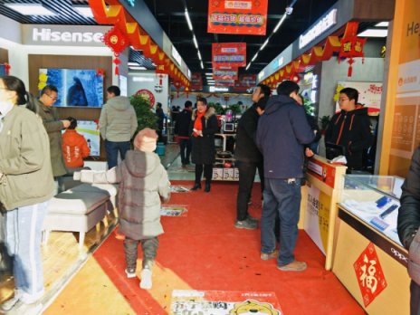 蘇寧易購直營店年貨節(jié)進入選購高峰期，縣鎮(zhèn)消費者嗨翻天
