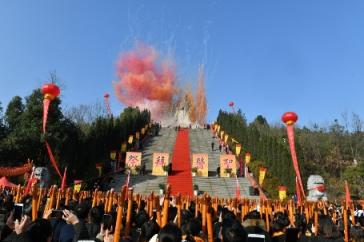 我有幸現(xiàn)場(chǎng)參與張仲景誕辰日盛典，祭拜醫(yī)圣祈福健康！