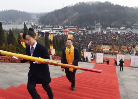 我有幸現(xiàn)場(chǎng)參與張仲景誕辰日盛典，祭拜醫(yī)圣祈福健康！