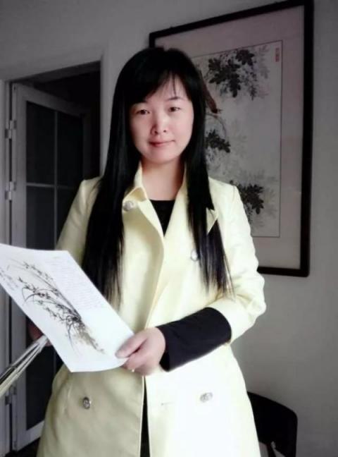 家中客廳掛畫怎么選，沙發(fā)后面墻上掛什么畫合適？