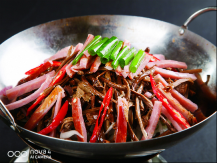 “硬核”的高校食堂，竟然也做著低卡的學(xué)生餐？