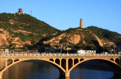 從延安出發(fā)，向全國(guó)奮進(jìn)！