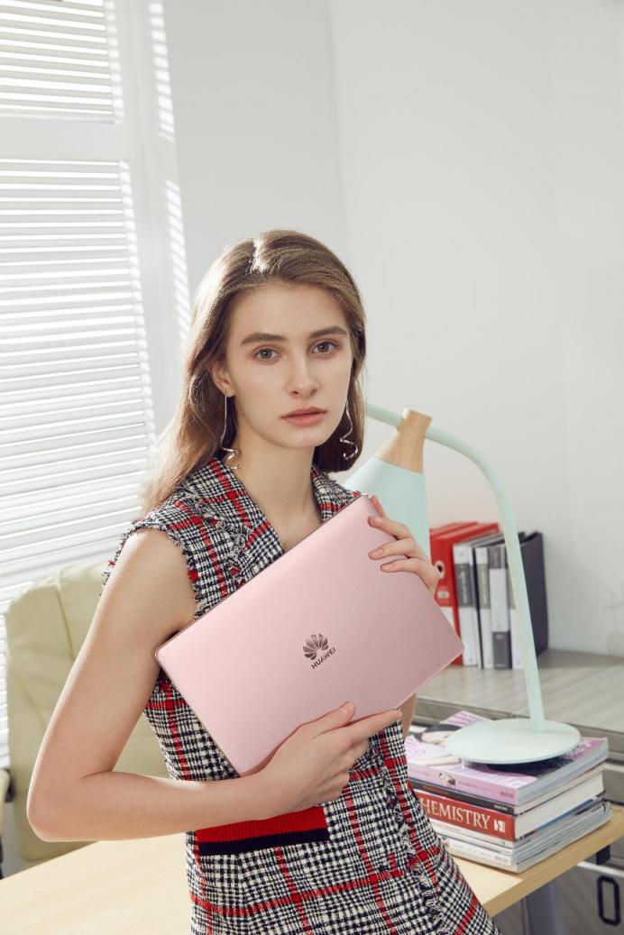 喜歡她何不送櫻粉金華為MateBook 13筆記本給她！
