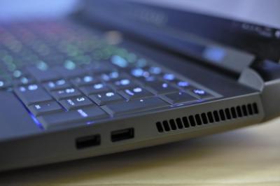 在CES2019上，ALIENWARE帶來(lái)了一臺(tái)擁有全新LEGEND設(shè)計(jì)語(yǔ)言的筆記本電腦——Area-51m。