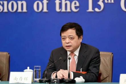 民營經(jīng)濟(jì)發(fā)展環(huán)境不斷優(yōu)化，企業(yè)家應(yīng)積極承擔(dān)三重責(zé)任