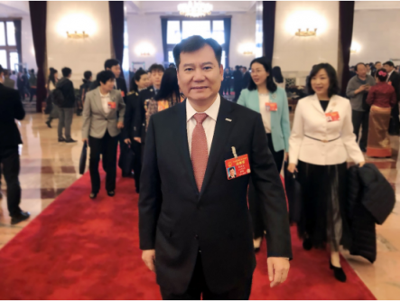 張近東的第17次兩會：在民營企業(yè)的春天，許下一份承諾！