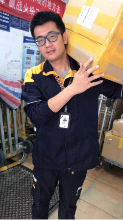做快遞員讓他戒了“網(wǎng)癮”，還拿到10萬元金磚年終獎(jiǎng)