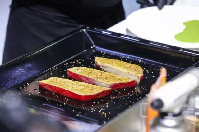 三文魚原鮮挑戰(zhàn)后，又玩冰水同框，這個品牌為何熱衷挑戰(zhàn)不可能?