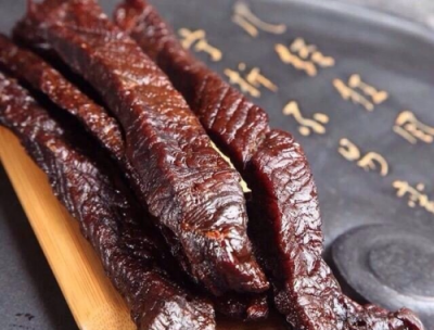 連牛肉干都造假，你還敢買來吃嗎？