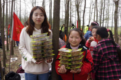 踏春郊游，五香居為留守兒童送上美食和關(guān)愛(ài)