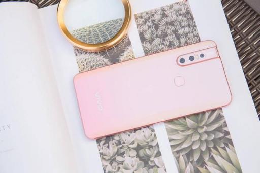 vivo S1寵愛粉強(qiáng)勢(shì)來襲，超強(qiáng)自拍發(fā)現(xiàn)更美的你