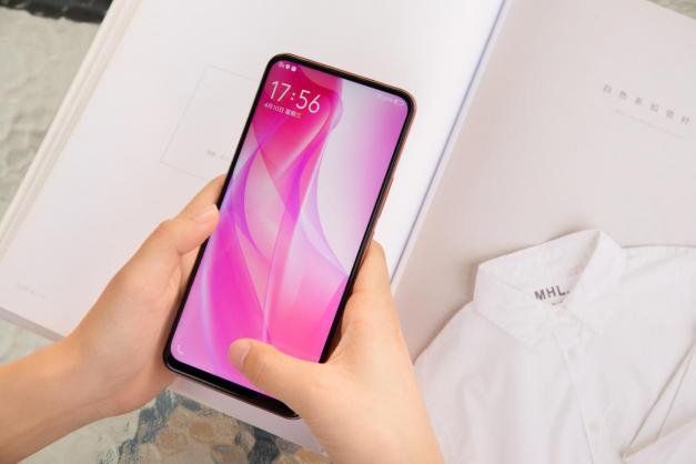vivo S1寵愛粉強(qiáng)勢(shì)來襲，超強(qiáng)自拍發(fā)現(xiàn)更美的你
